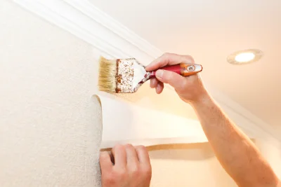 Pose de papier peint à Origne — revêtements muraux et toiles de verre